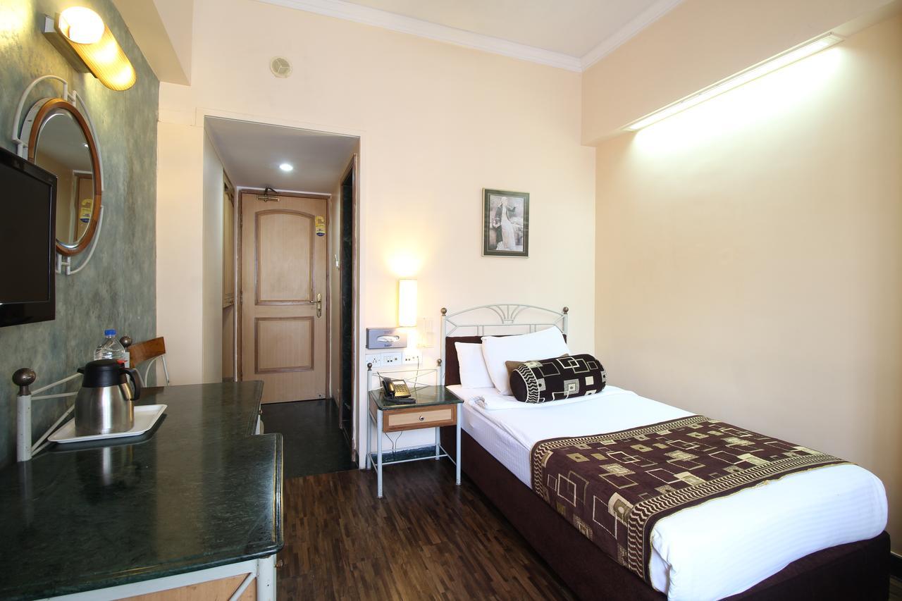 Hotel Gurukripa Даман Екстериор снимка