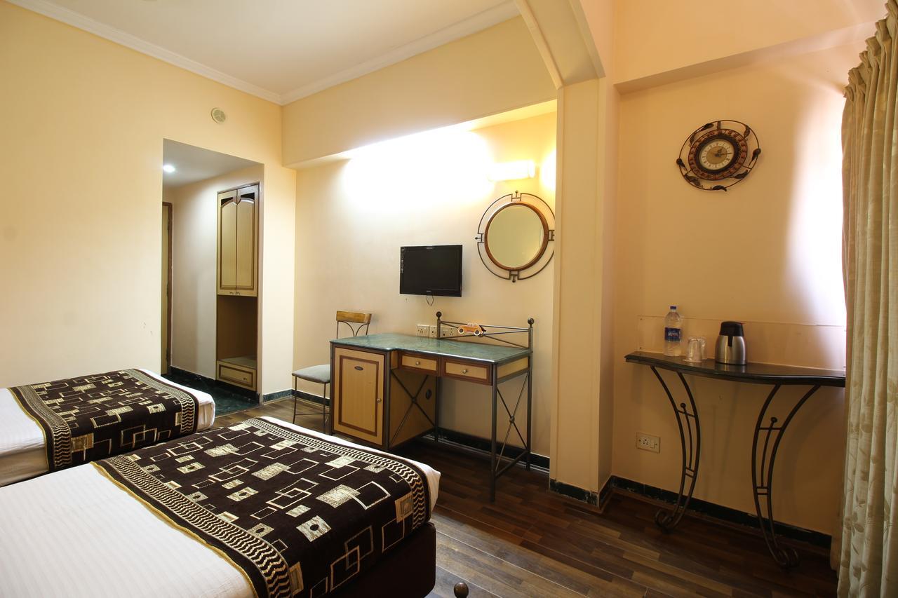 Hotel Gurukripa Даман Екстериор снимка