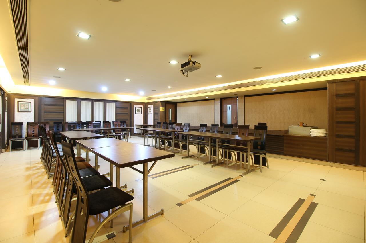 Hotel Gurukripa Даман Екстериор снимка