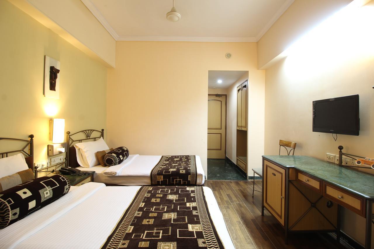 Hotel Gurukripa Даман Екстериор снимка
