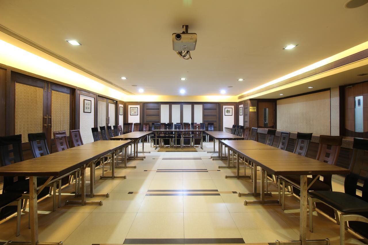 Hotel Gurukripa Даман Екстериор снимка