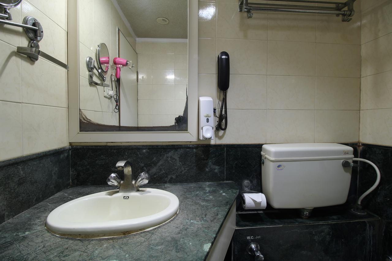 Hotel Gurukripa Даман Екстериор снимка