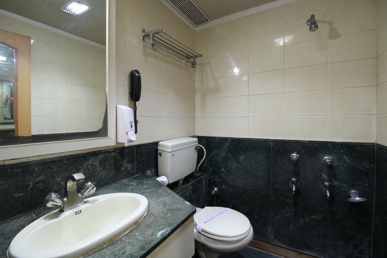 Hotel Gurukripa Даман Екстериор снимка