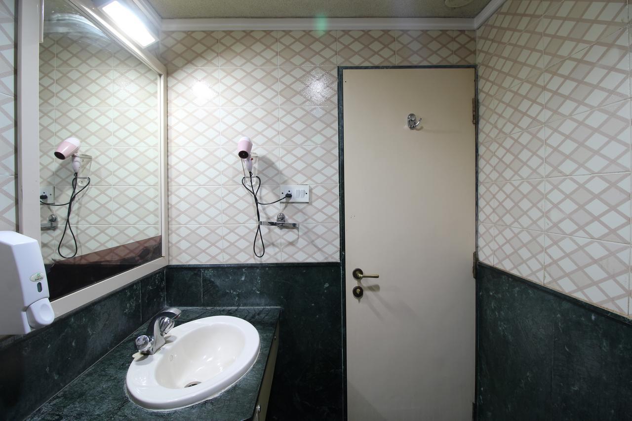 Hotel Gurukripa Даман Екстериор снимка