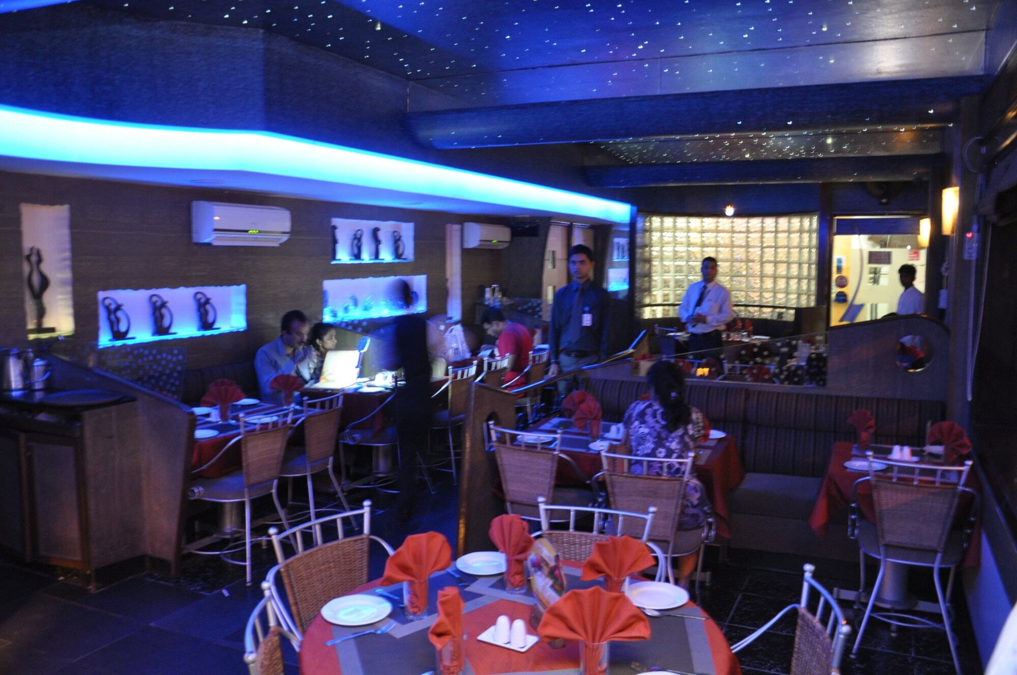Hotel Gurukripa Даман Екстериор снимка